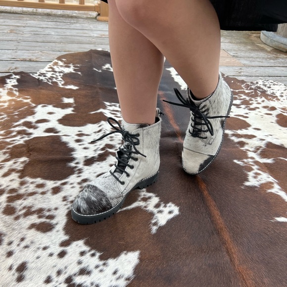Myra Bag Shoes - firm Genuine Cowhide & Leather Bootie Fur combat ankle boot black white sz 7 New